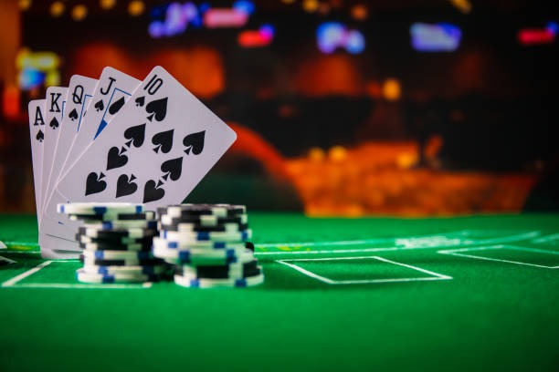 Live dealer rolling dice at Dadu Online table on 567luck